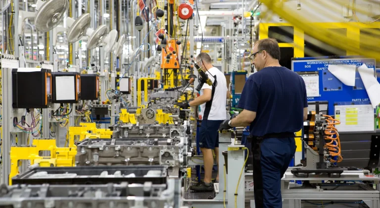 GM V8 production line