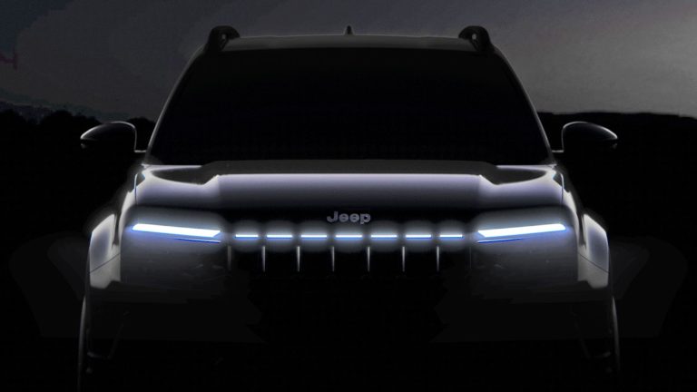 Jeep Avenger facelift 2026: grilă iluminată și design nou
