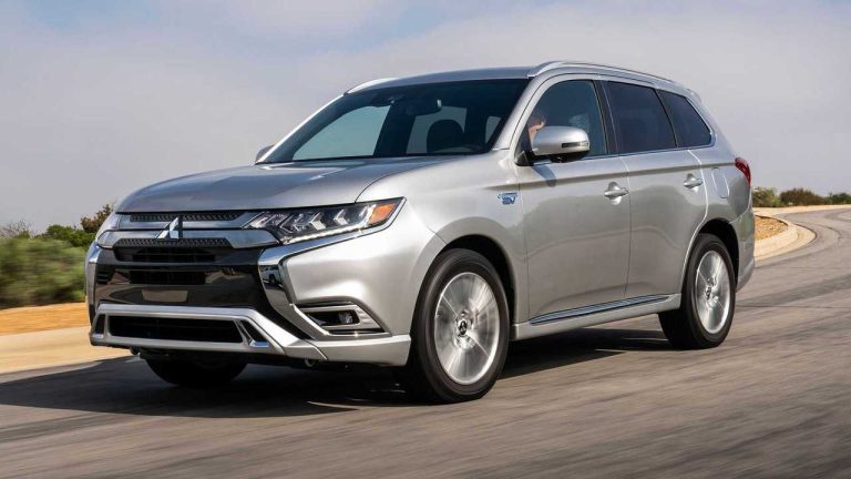 2021 Mitsubishi Outlander PHEV Three Quarters Angle