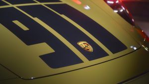 Porsche brevetează dungile de curse care dispar la cerere