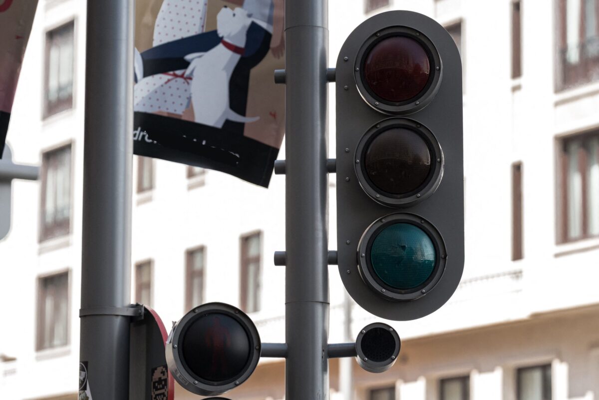 Roma, primul oraș cu semafor cu 4 culori pentru mașini autonome