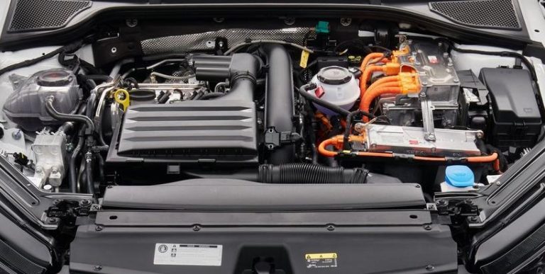 Skoda Superb PHEV urcă la 268 CP, vine și full hybrid de 200 CP