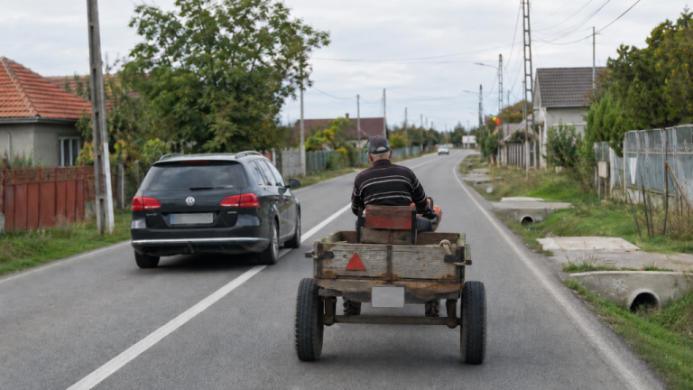 Cod Rutier 2026: Amendă și permis suspendat pentru depășire pe linie continuă
