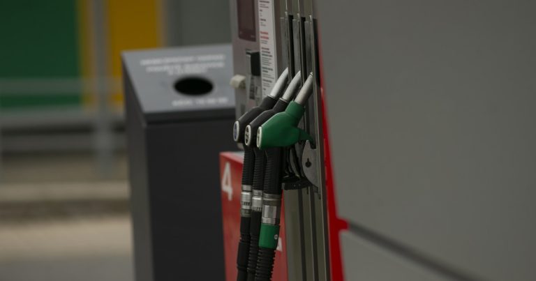 Prețul carburanților crește: motorina spre 10 lei/litru