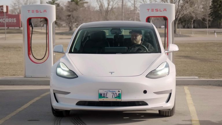 Tesla Model 3 cu 380.000 mile și bateria originală: cât mai merge