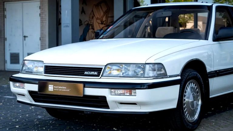 Acura Legend 1989 cu 30.000 mile, scos la licitație în Olanda