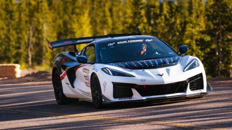 Corvette ZR1X atacă recordul de la Pikes Peak cu 1.250 CP