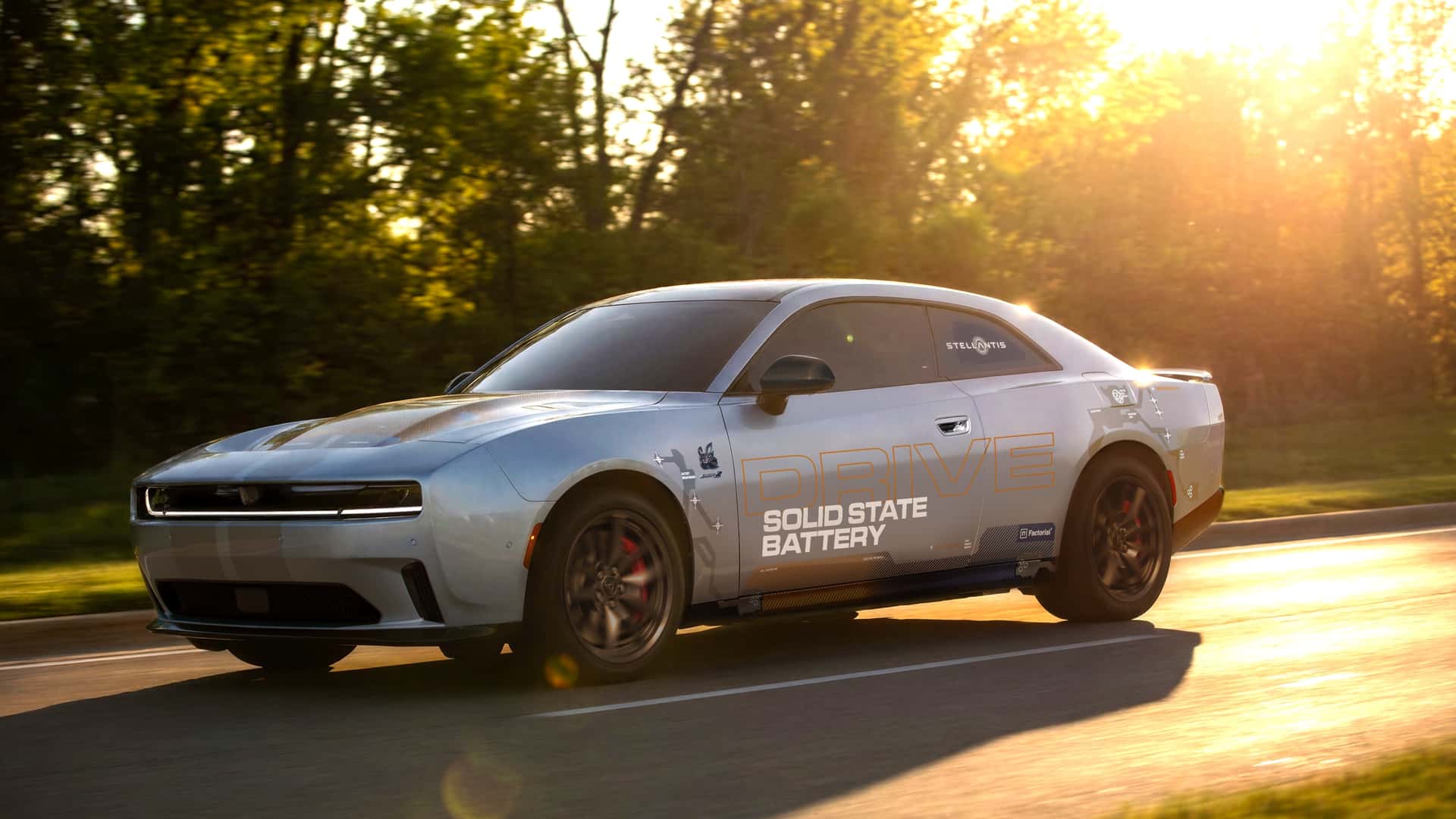 Dodge Charger EV testează baterii semi-solid-state de 375 Wh/kg