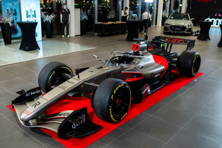 Monopostul Audi de Formula 1, expus în România