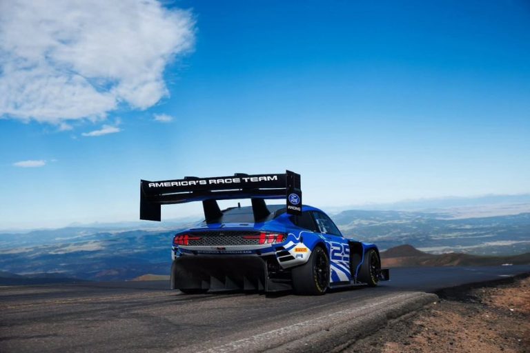 Romain Dumas câștigă Pikes Peak 2026 cu Ford Super Mustang Mach-E