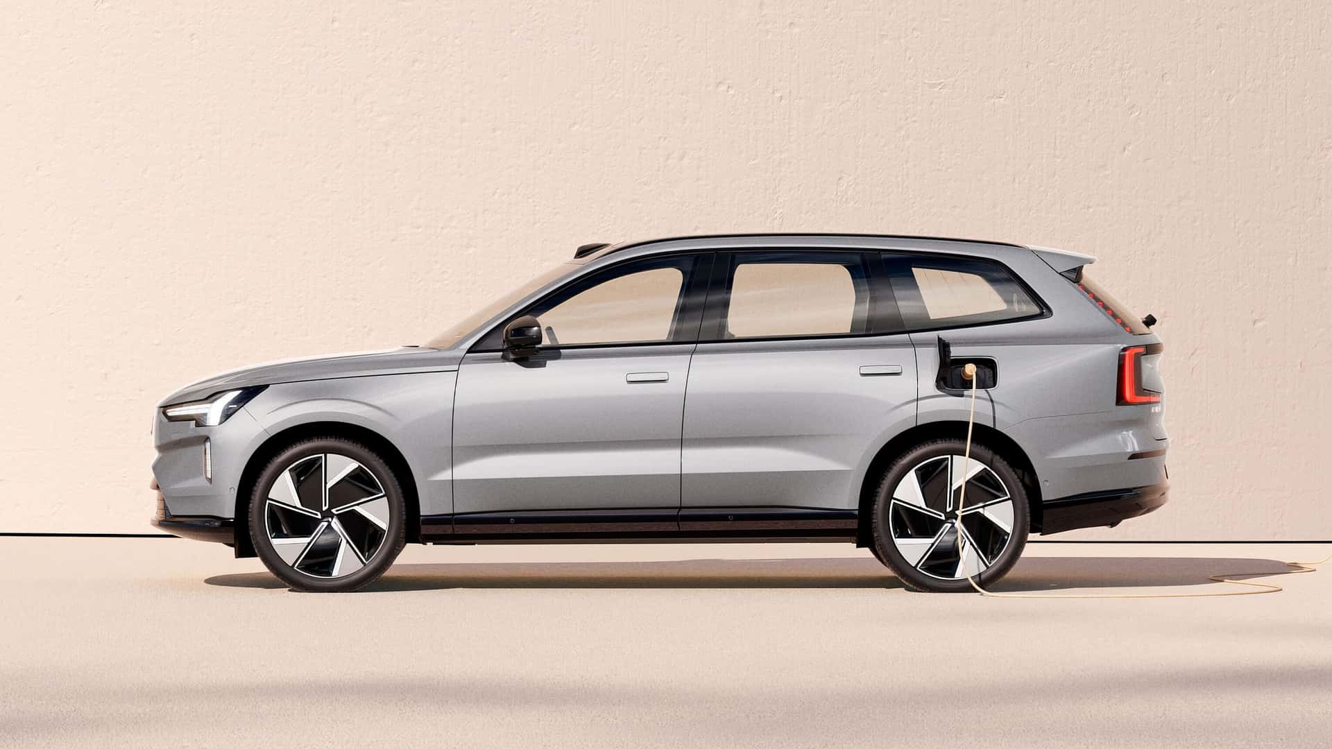 Volvo introduce Plug & Charge pe EX90 și EX60