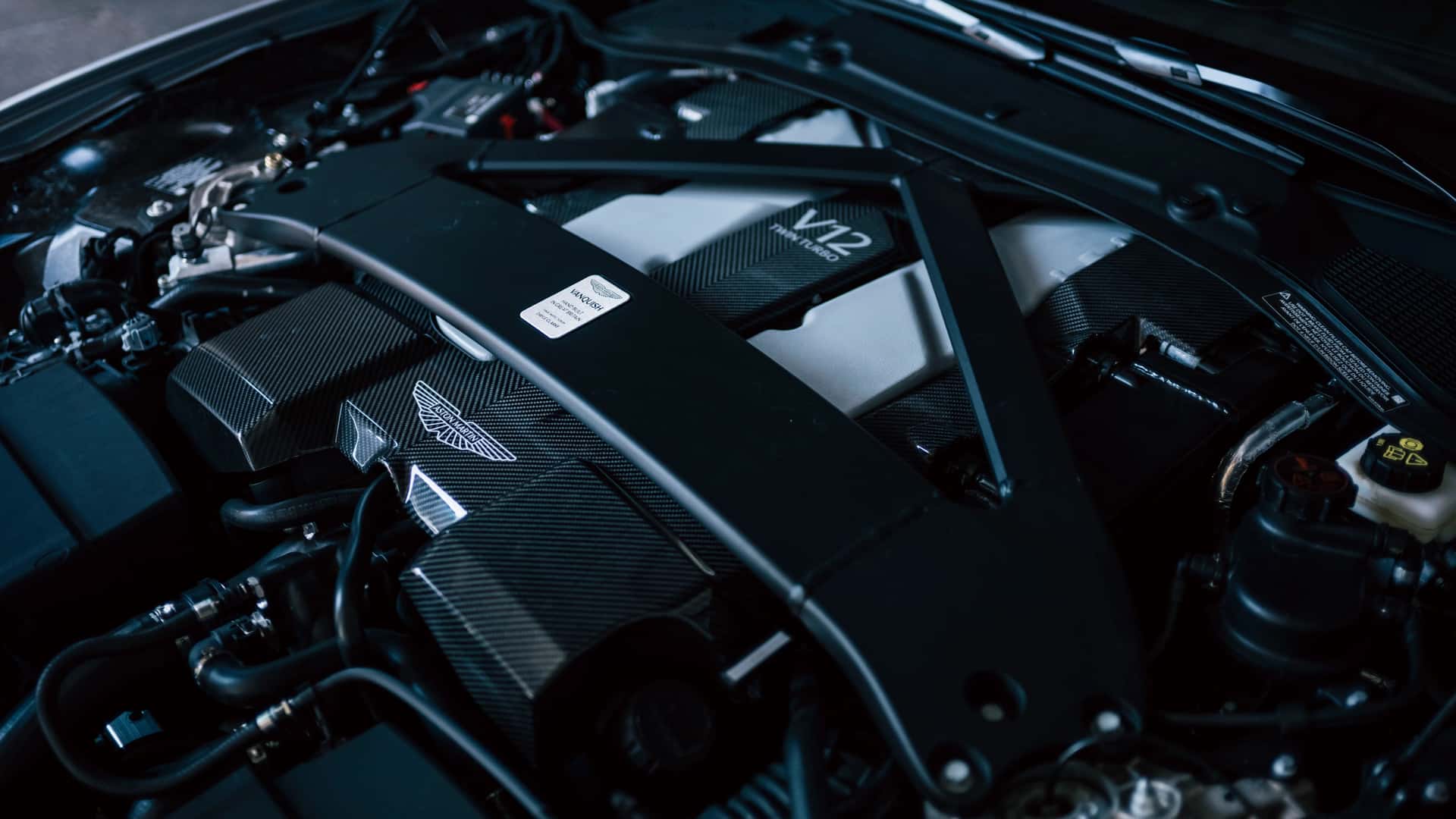 Aston Martin amână mașinile electrice pentru a salva motorul V12