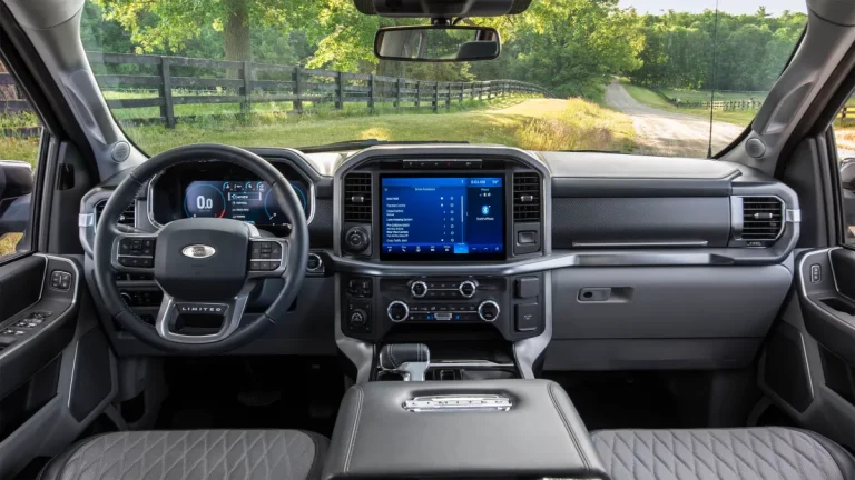 Ford retrage 770.000 de camioane și SUV-uri: risc de rulare