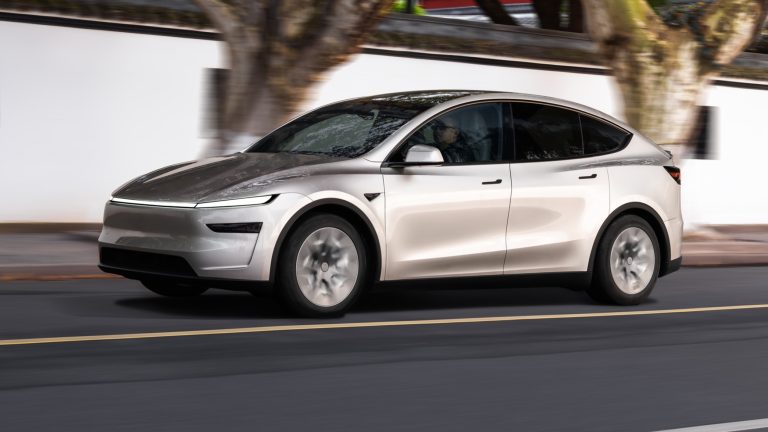 Șoferiță dă în judecată Tesla pentru 10 milioane $ după un accident la test drive