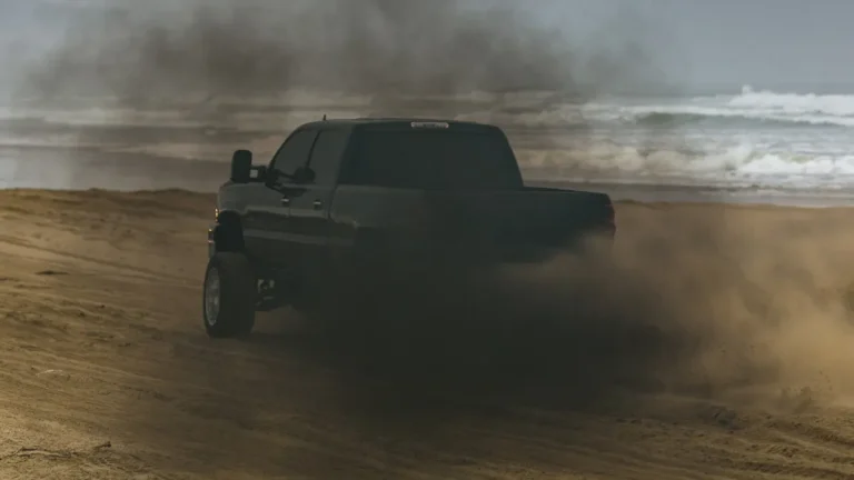 Trump grațiază 9 tuneri diesel condamnați pentru eliminarea filtrelor