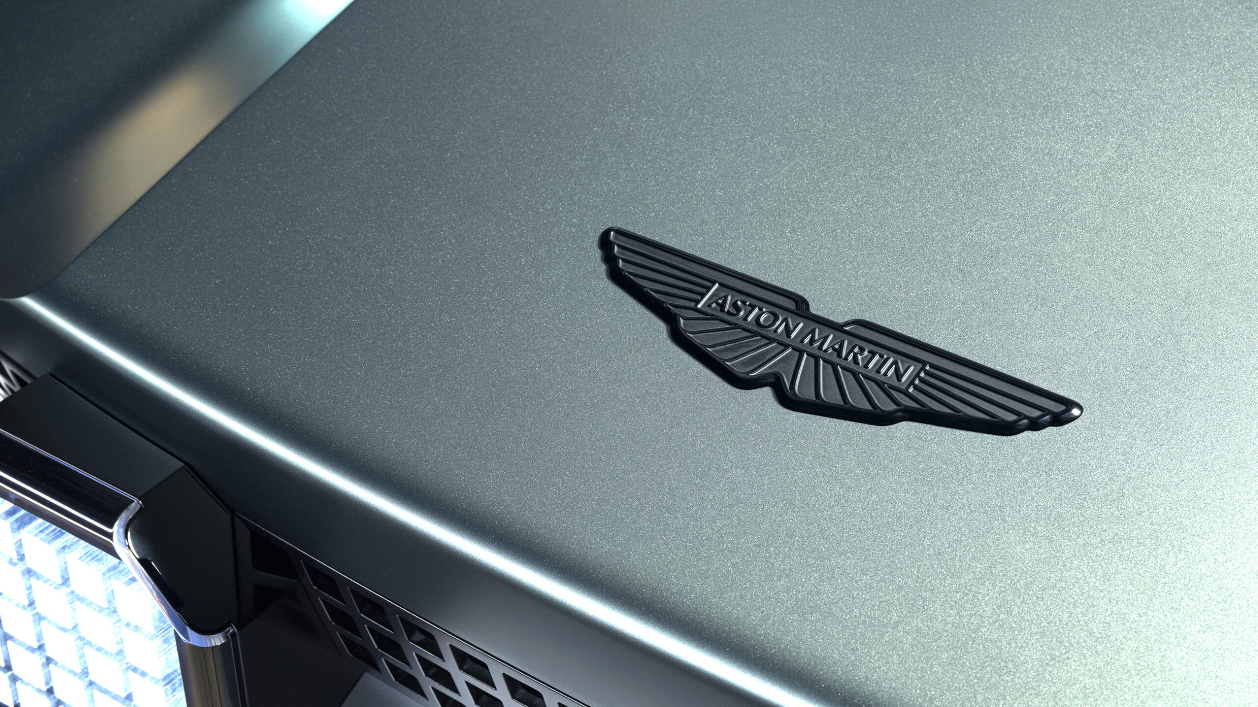 Aston Martin a vândut controlul numelui său pentru a supraviețui