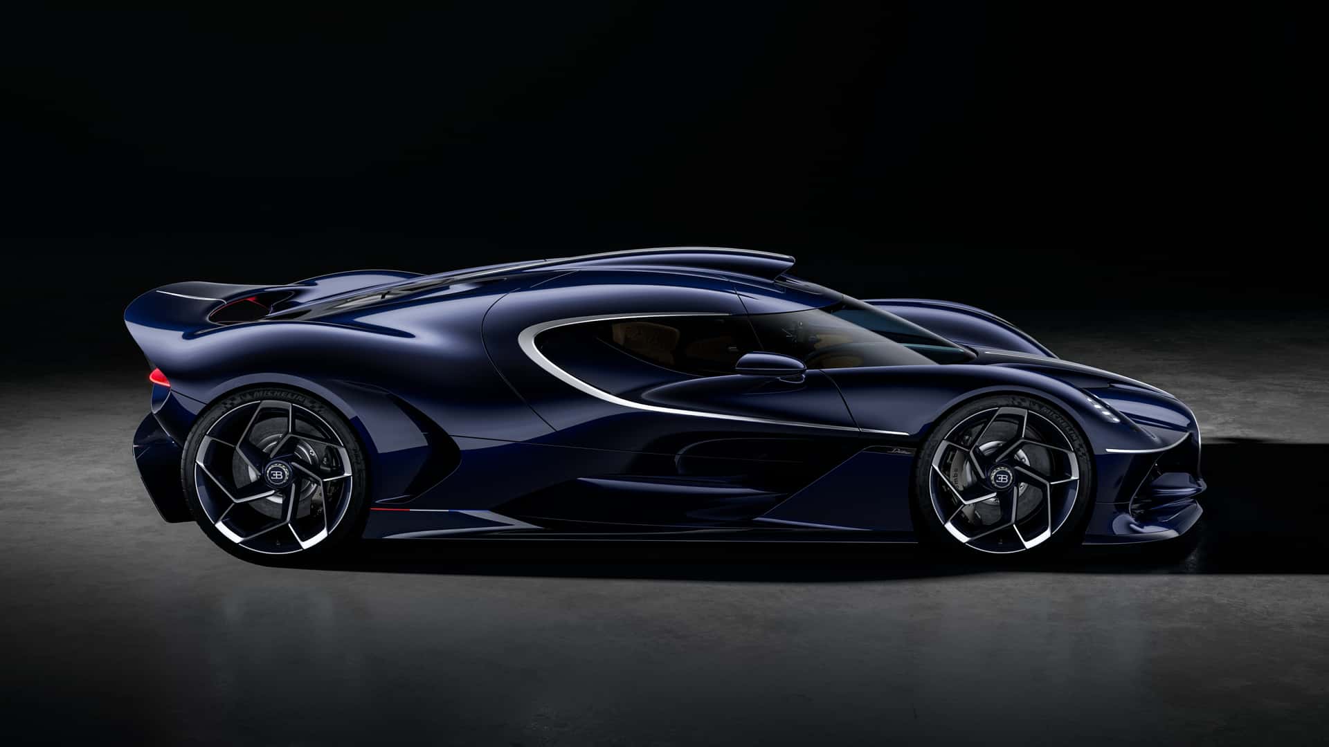 Bugatti Destrier: sculptura pe roți construită pe scheletul Bolide