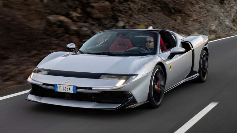 Ferrari este sold-out până în 2027: comenzile iau cu asalt Maranello