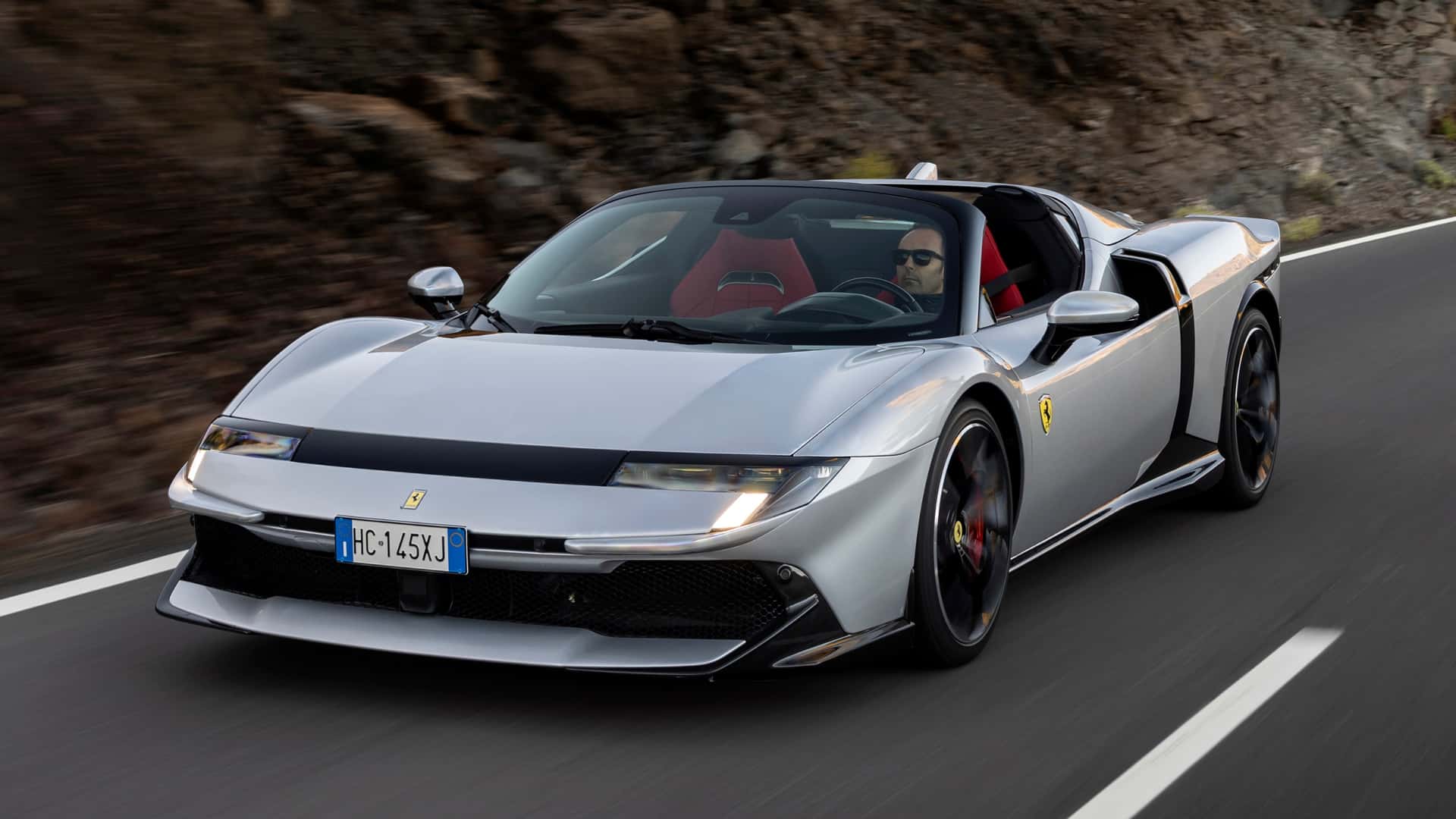 Ferrari este sold-out până în 2027: comenzile iau cu asalt Maranello