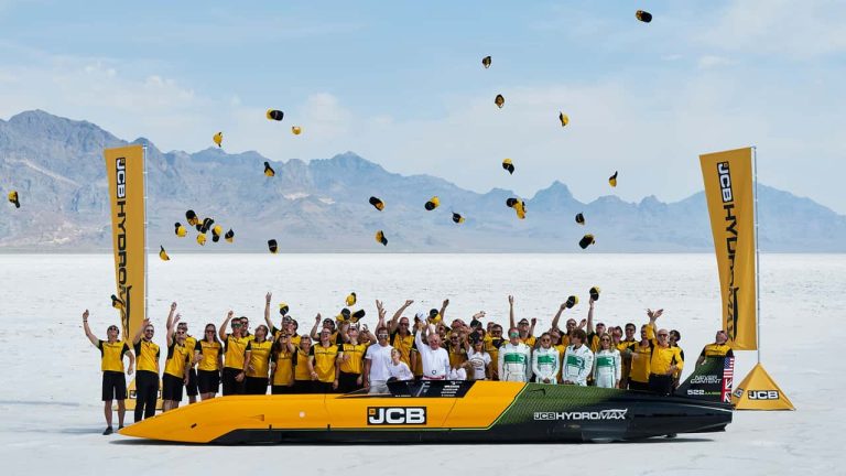 JCB Hydromax Sets 406.320 MPH World Land Speed Record