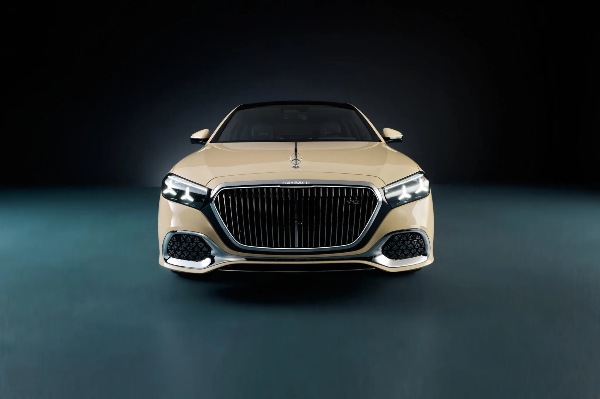 Mercedes-Maybach S 680 personalizat de LeBron James, scos la licitație