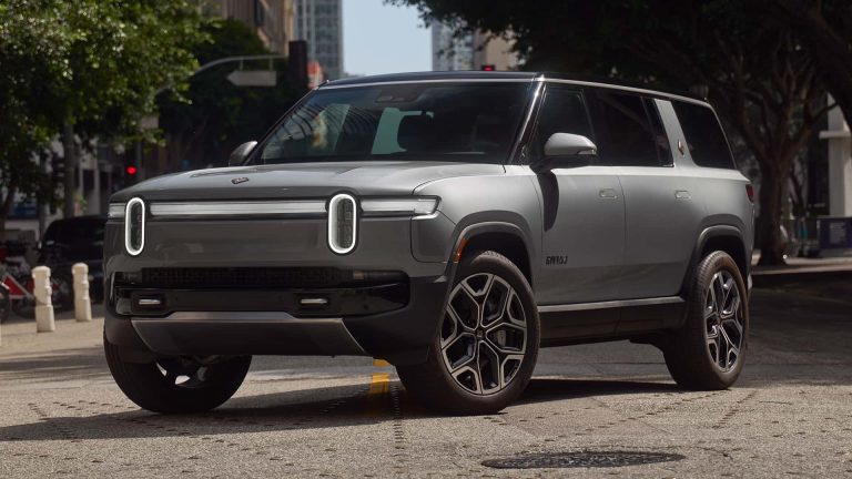 Rivian R1S 2027: scaune capitaine și trei niveluri de echipare