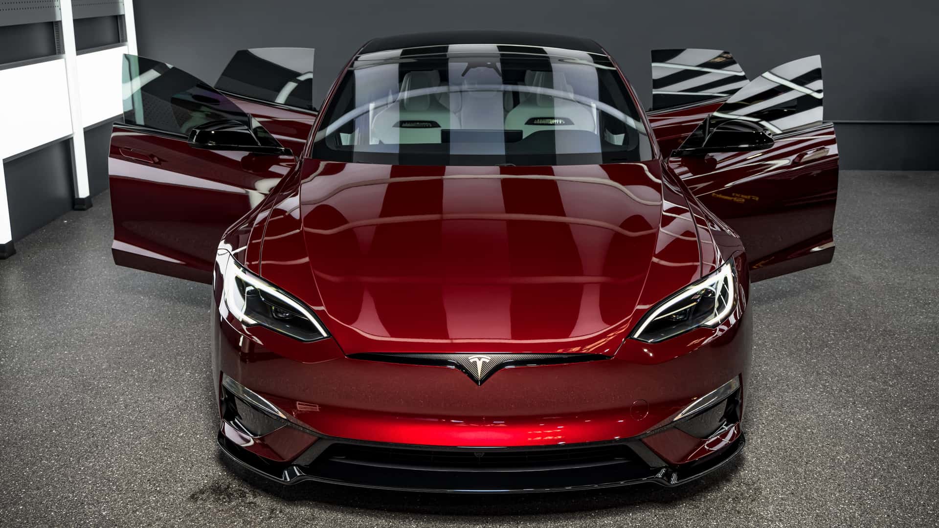 Tesla Model S Plaid Signature #001: Șeful de design a ales conservarea