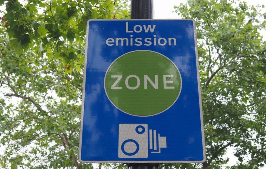 Zone cu emisii scăzute în orașe din 2027: ce înseamnă pentru șoferi