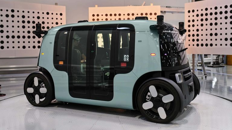 Zoox, primul robotaxi fără volan aprobat comercial în SUA