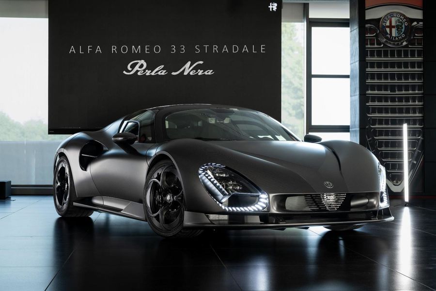 Alfa Romeo 33 Stradale Perla Nera: unicatul total negru
