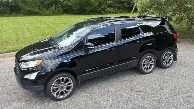 2019 Ford EcoSport Titanium Custom Six-Wheeler