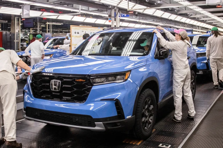 Honda Pilot on production line