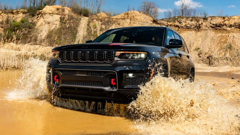 2027 Jeep Grand Cherokee Trailhawk Front 3/4