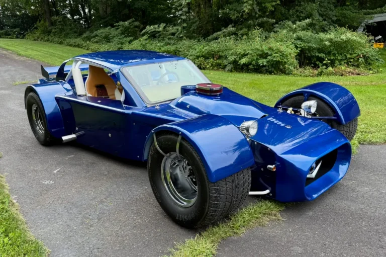 Lotus Seven transformat în mașină de circuit oval cu V8