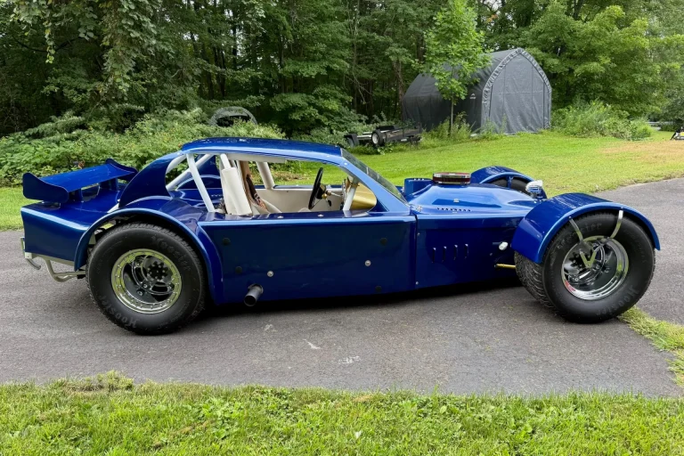 Lotus Seven transformat în mașină de circuit oval cu V8