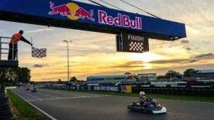 Max Verstappen a depășit 100 de kartiști în doar 14 tururi
