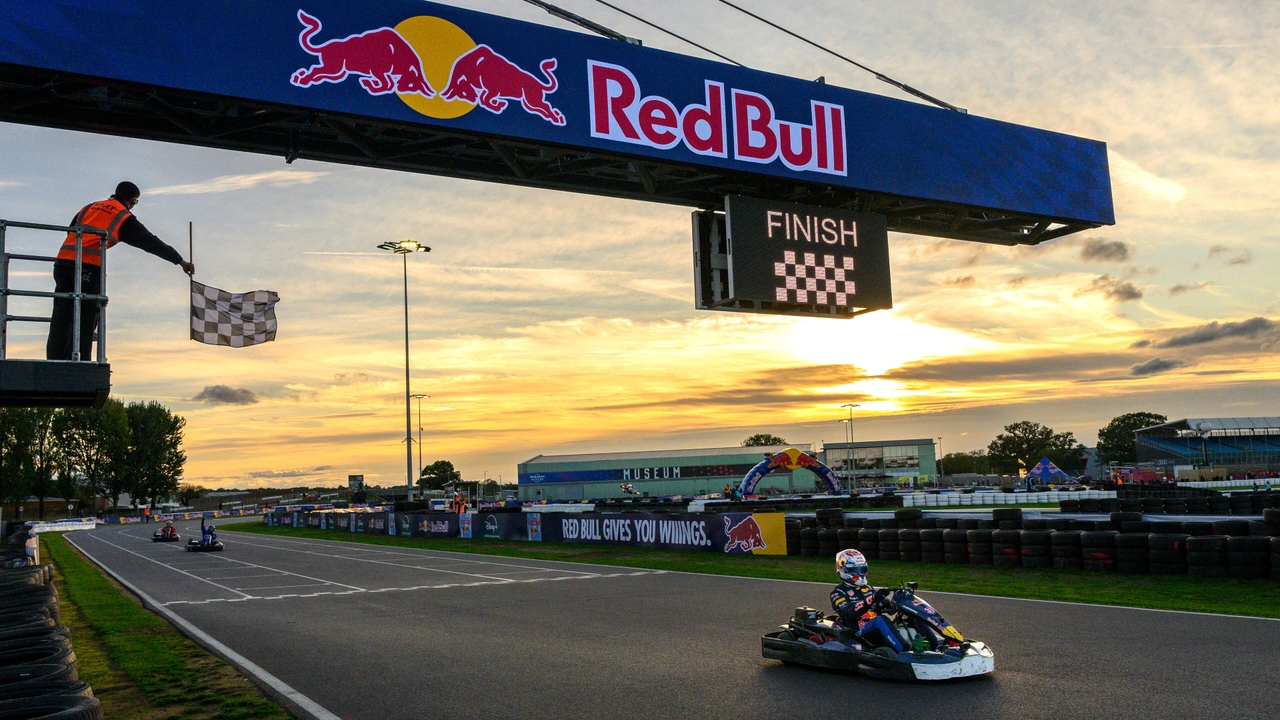Max Verstappen a depășit 100 de kartiști în doar 14 tururi