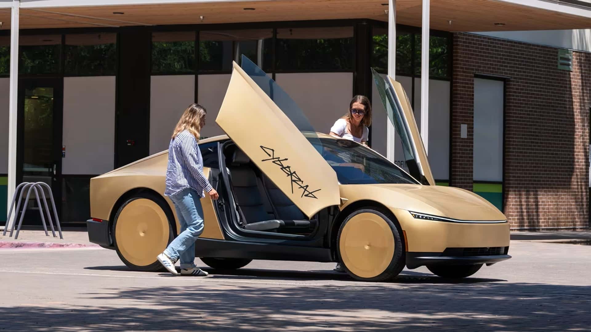 Tesla Cybercab a fost lansat. Dar concurența nu a stat cu mâinile în sân