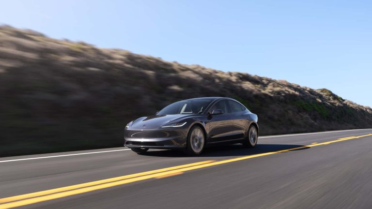 Tesla Model Y L: autonomie oficială mai mare și degradarea bateriei