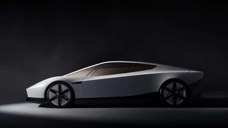 CEO Ferrari laudă Tesla Roadster: 'Trebuie să continuăm să visăm'