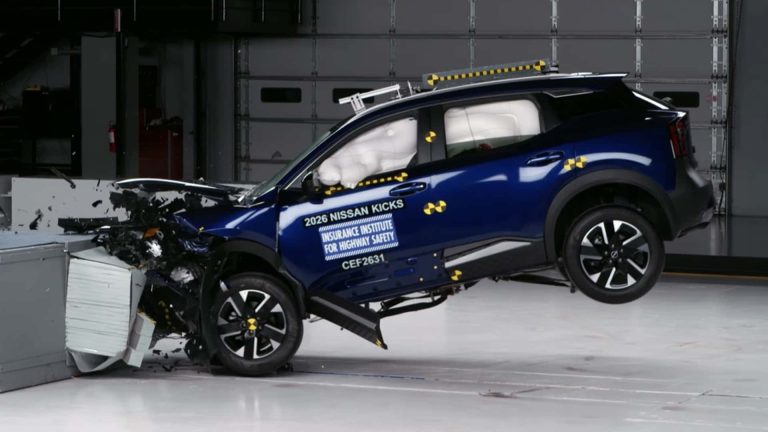 IIHS crash test: Nissan Kicks trece, Audi Q3 și RAV4 pică