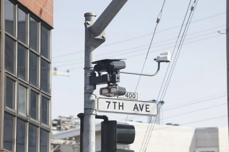 Los Angeles a activat camerele de viteză: amenzi de până la $500
