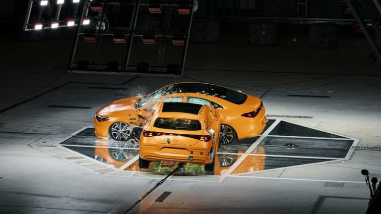 Mercedes-Benz rescrie testele de siguranță cu impact lateral la 56 km/h