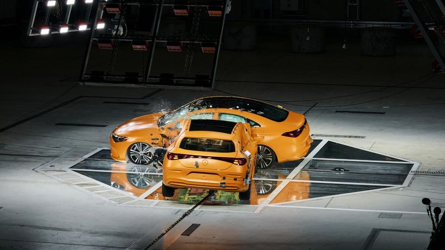 Mercedes-Benz rescrie testele de siguranță cu impact lateral la 56 km/h