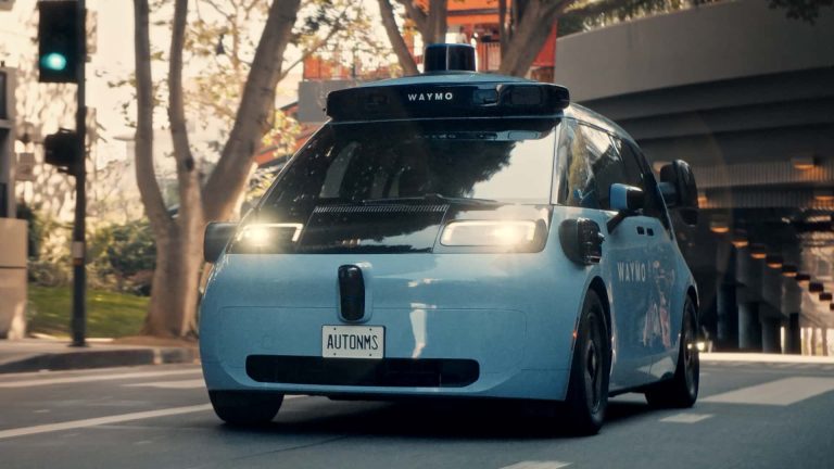 Robotaxiurile Waymo blochează stațiile publice de încărcare rapidă