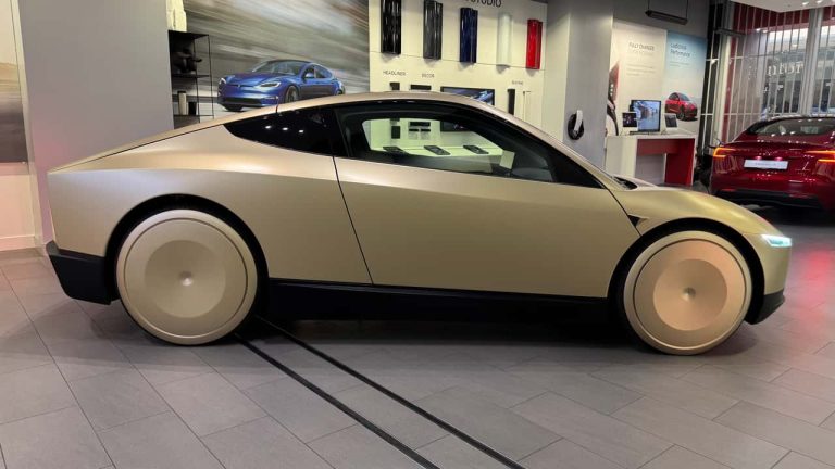 The Tesla Cybercab seen live