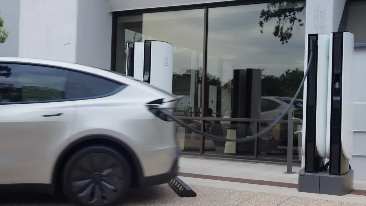 Tesla Emergency Drive Away: pleci de la încărcare în urgență