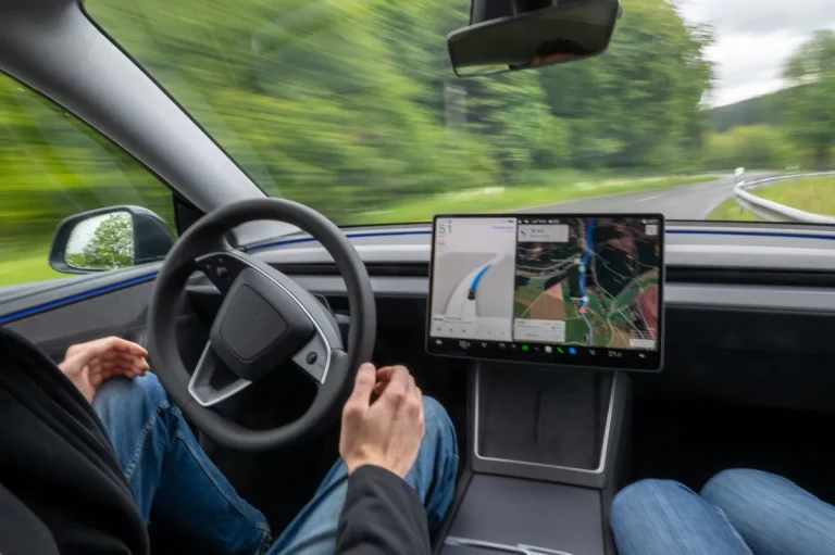 Tesla renunță la „Full Self-Driving